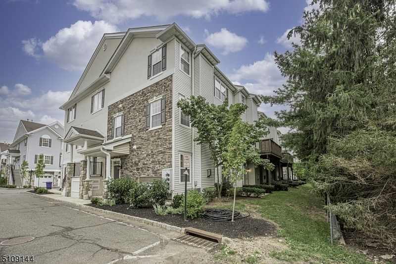 1st image of 3 Carrington Pl