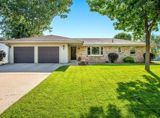 971 Miller St S, Shakopee, MN 55379