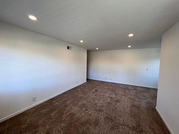 4th image of 4-2297 Medallion Dr #4