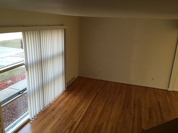 3rd image of 29451 W Chicago St
