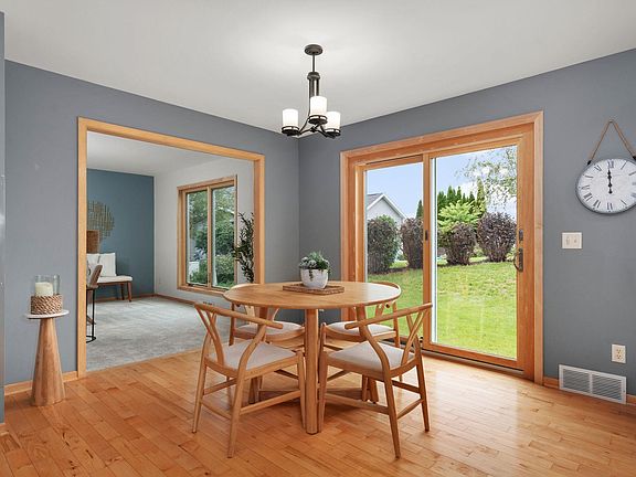 4th image of 1716 Oakridge Ct