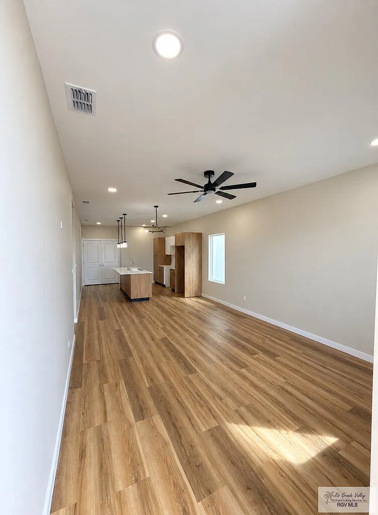 3 bed, 2.0 bath, 1200 sqft, $2,600 — Photo 4
