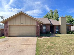 1015 Castle Rd, Edmond, OK 73034