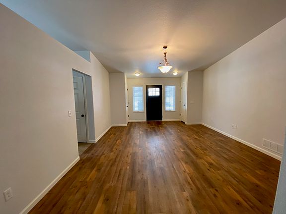 3rd image of 2401 Stratford Ln