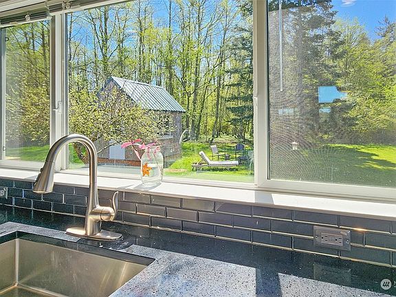5th image of 497 Sweetbrier Lane