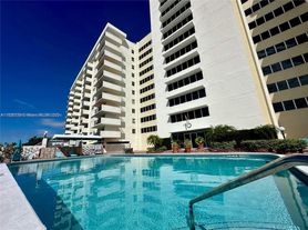 401 Golden Isles Dr