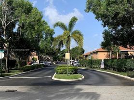 10337 NW 8th St, Hollywood, FL