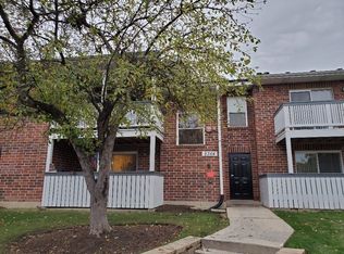2364 S Goebbert Rd #1049, Arlington Heights, IL 60005