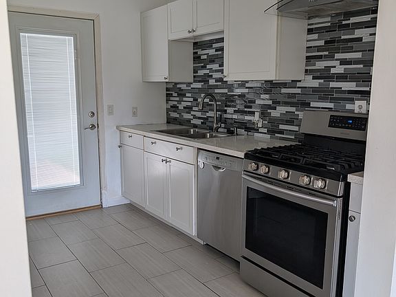 5th image of 6007 Candlewood St