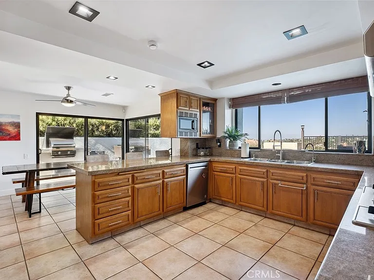 4372 Park Vicente — Photo 10