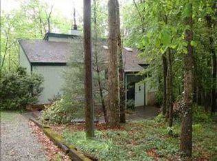 2 Rollingreen Rd, Greer, SC 29651