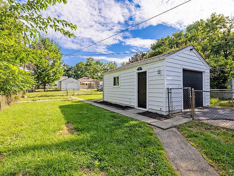 Backyard_Garage