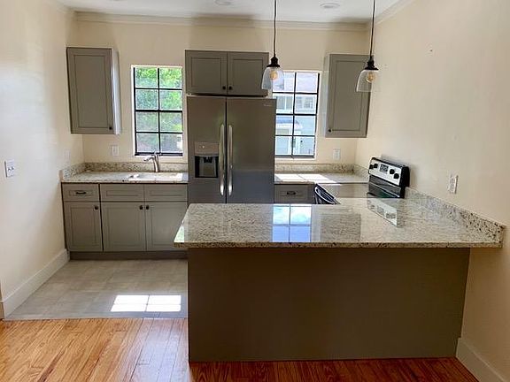 5th image of 216 S Edison Ave