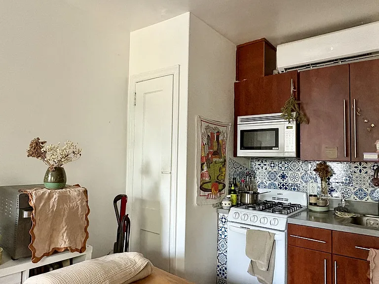711 Walnut St — Photo 6