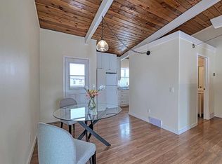 9930 W 26th St SW, Calgary, AB T2V4E9