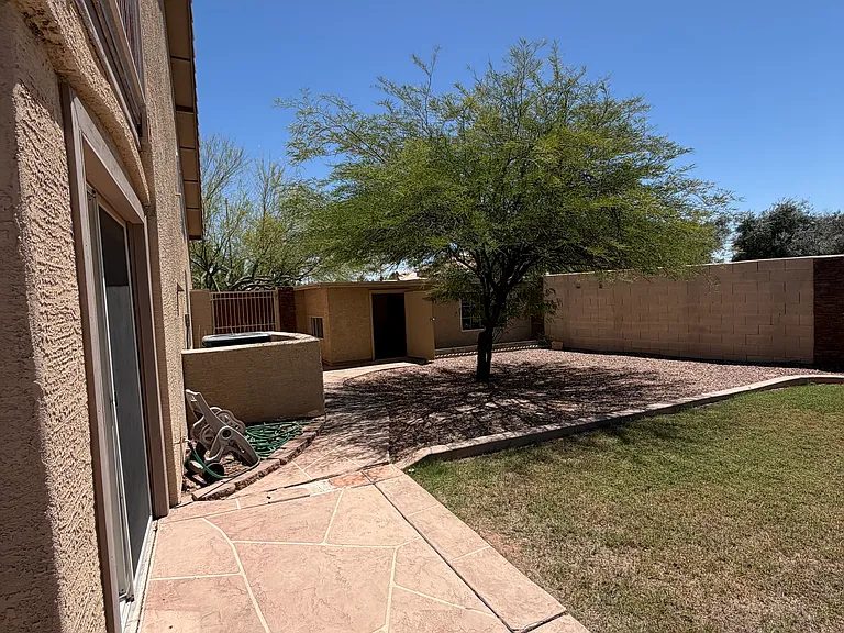 1124 W Laurel Ave — Photo 12