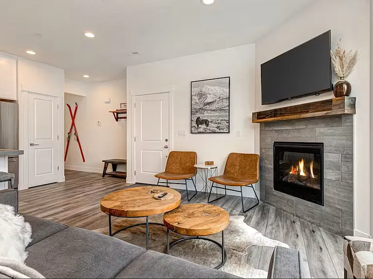 3323 Santa Fe Rd — Photo 3