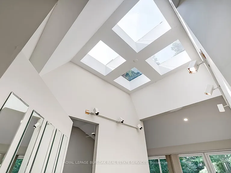 4189 Inglewood Dr — Photo 6
