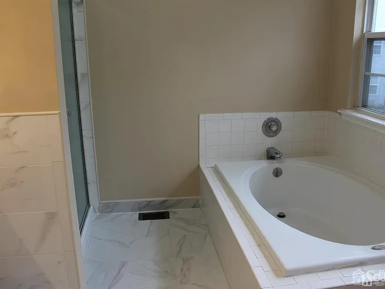 240 Hidden Woods Ct — Photo 15