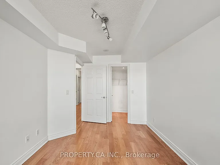 15 Greenview Ave #309 — Photo 12