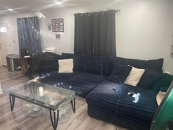 4th image of 2016 Wright St