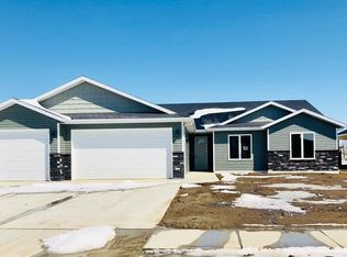 3801 Leighton Dr, Bismarck, ND 58504