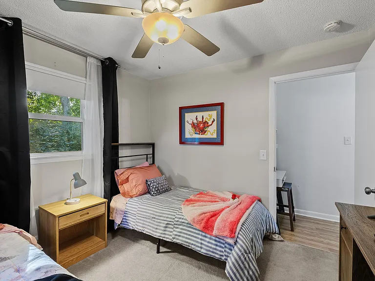 2407 E Main St — Photo 25