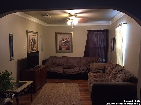 3rd image of 823 Cravens Ave
