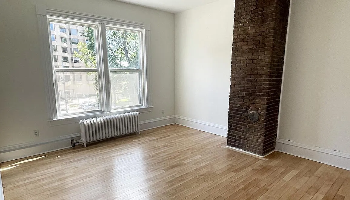 1477 Carlton Street — Photo 4