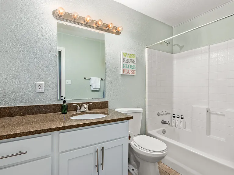 2031 E Orange St — Photo 18