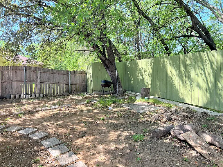 505 Valley Spring Dr — Photo 17