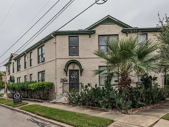 4th image of 822 Ogden St APT 1