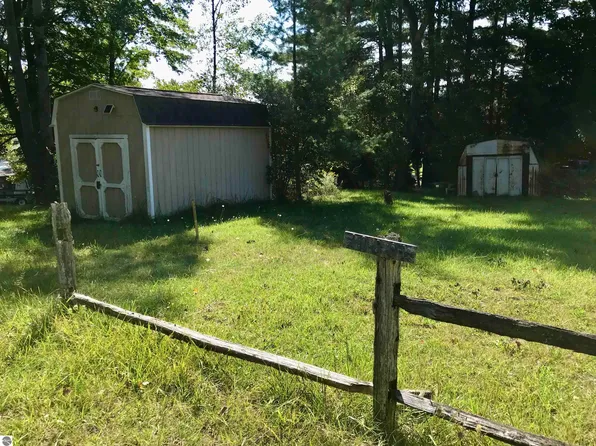 18891 Hillview Dr, Goodrich, MI 48438