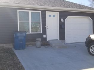215 E Charles St APT B, Marion, IL 62959