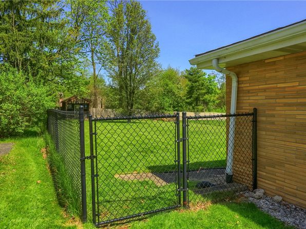 223 Springer Dr, Coraopolis, PA 15108