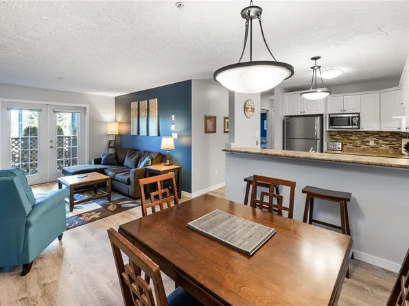 8 White St #2, Ladysmith, BC V9G 1S8