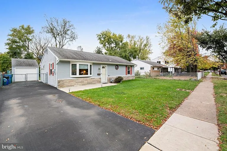 1208 Spencer Dr photo 1