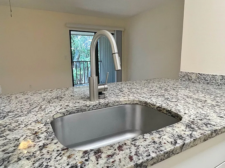 2 Veronese Ct — Photo 18