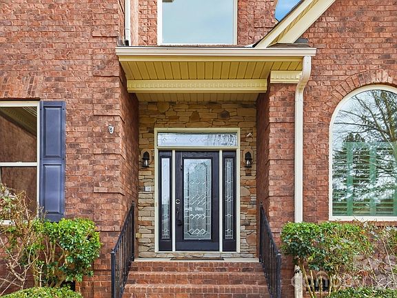 5th image of 160 Arrow Point Ln