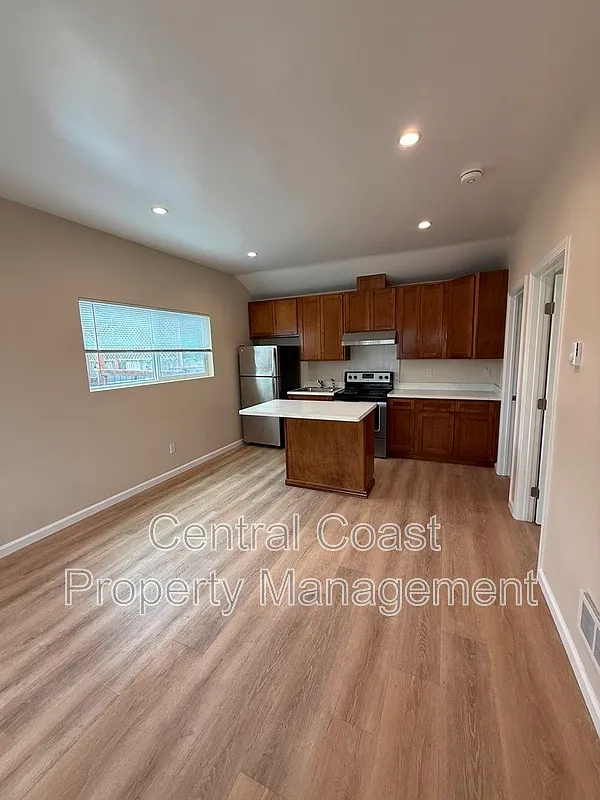 1 bed, 1.0 bath, 490 sqft, $2,450 — Photo 2