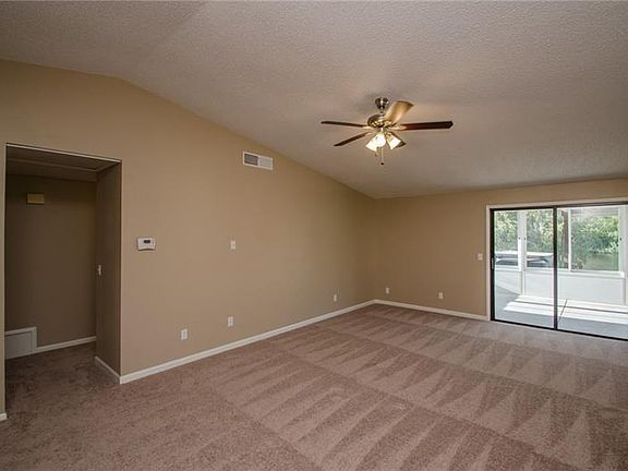 5th image of 1228 Holly Cir