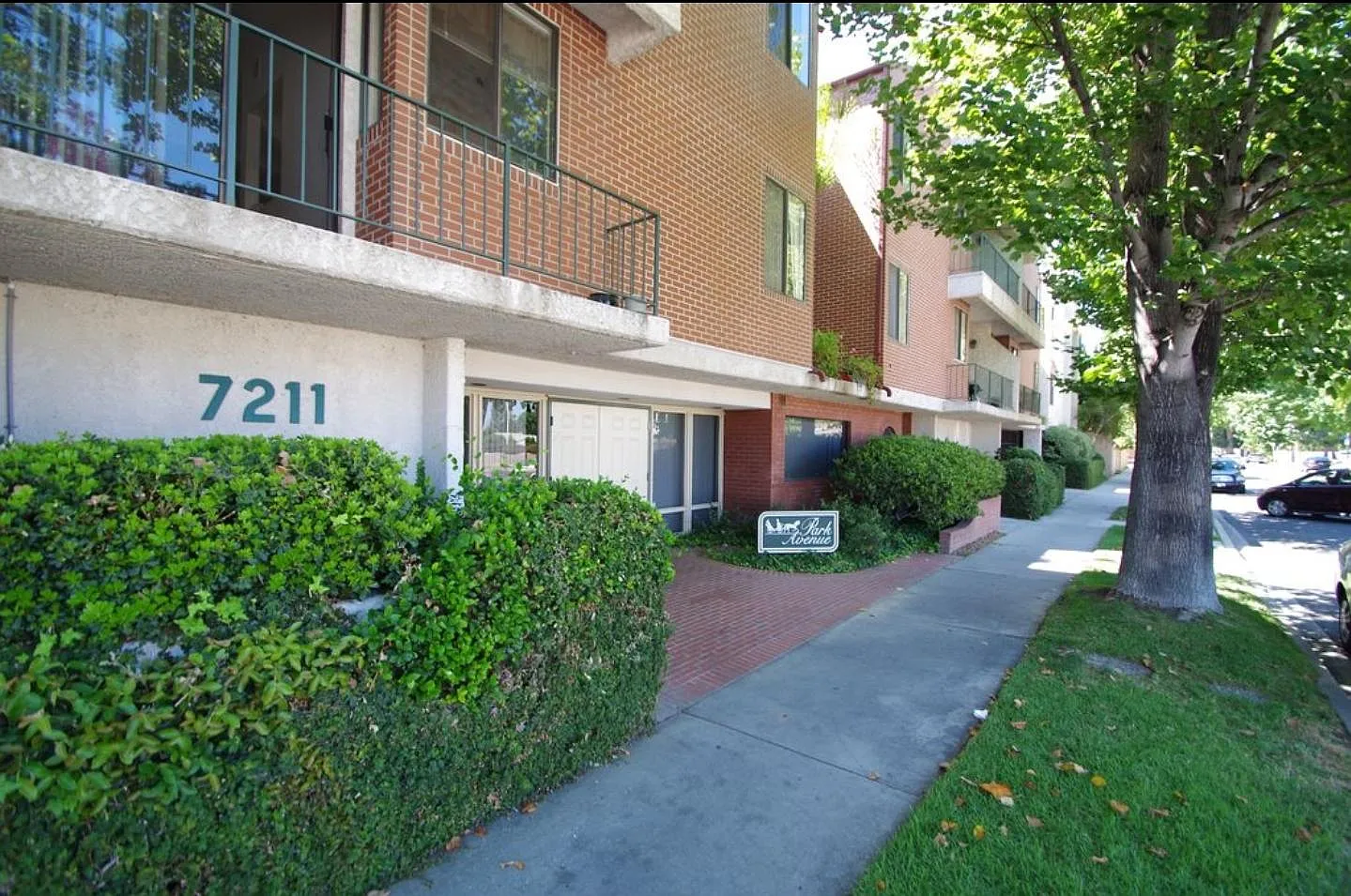 2 bed, 1033 sqft, $2,750 — Photo 2
