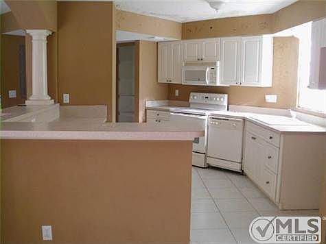 2nd image of 144 Weybridge Cir APT D