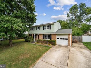 122 N Garfield Rd, Sterling, VA 20164