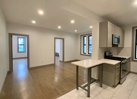 Rented by Reyes & Elsamad Real Estate Group | media 10