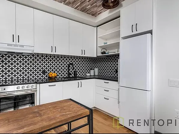 338 Evergreen Avenue image 6 of 27