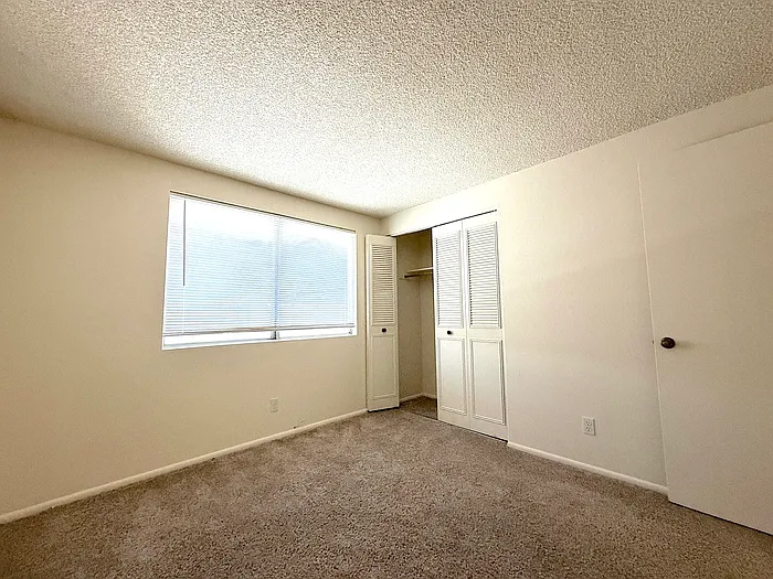 2126 N Villas Ln — Photo 8