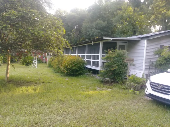 108 Thornton Ln, Florahome, FL 32140