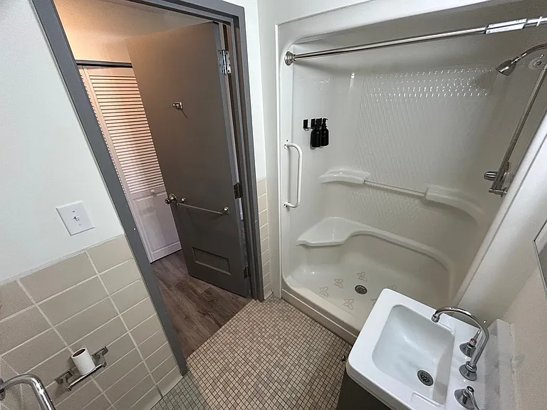 703 N Park 704 Tarn — Photo 35