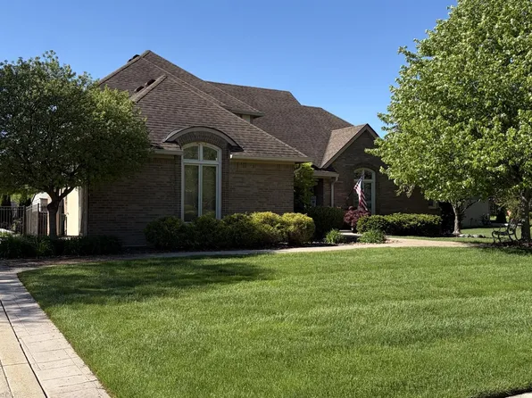 1115 Joshua Dr, Troy, MI 48098